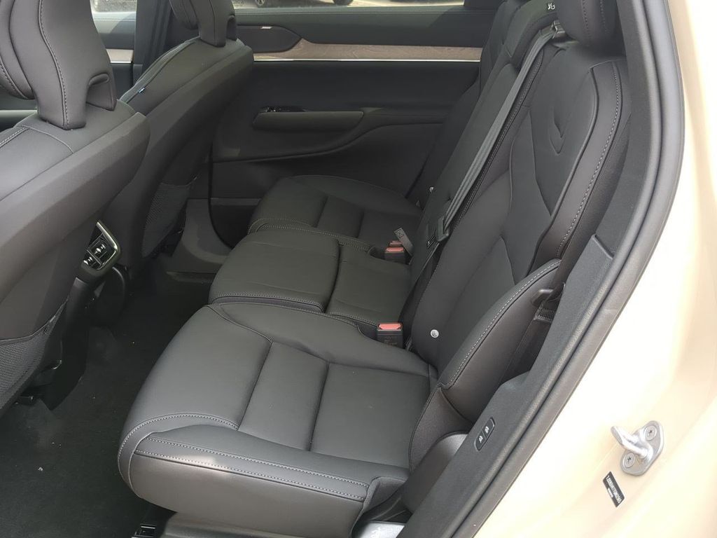 Thumbnail: 2026 Volvo EX90 - 12