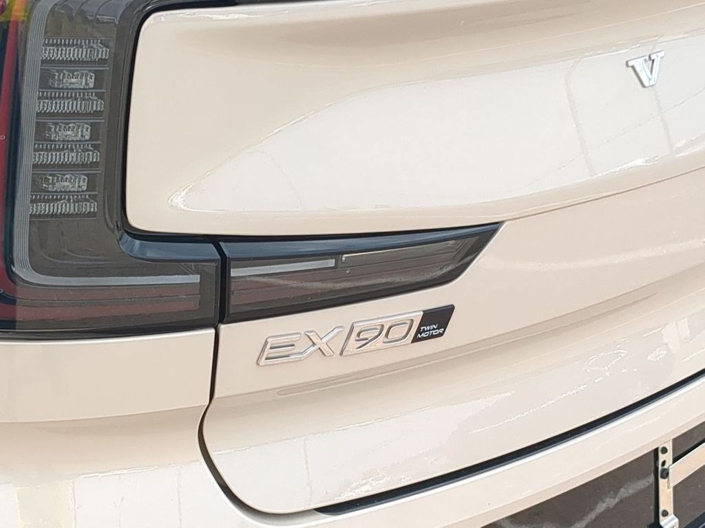 Thumbnail: 2026 Volvo EX90 - 21