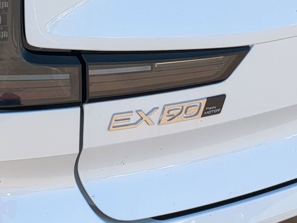 Thumbnail: 2026 Volvo EX90 - 22
