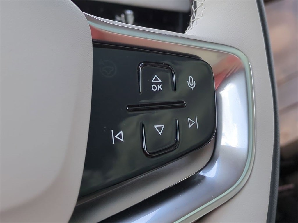 Thumbnail: 2025 Volvo EX90 - 30