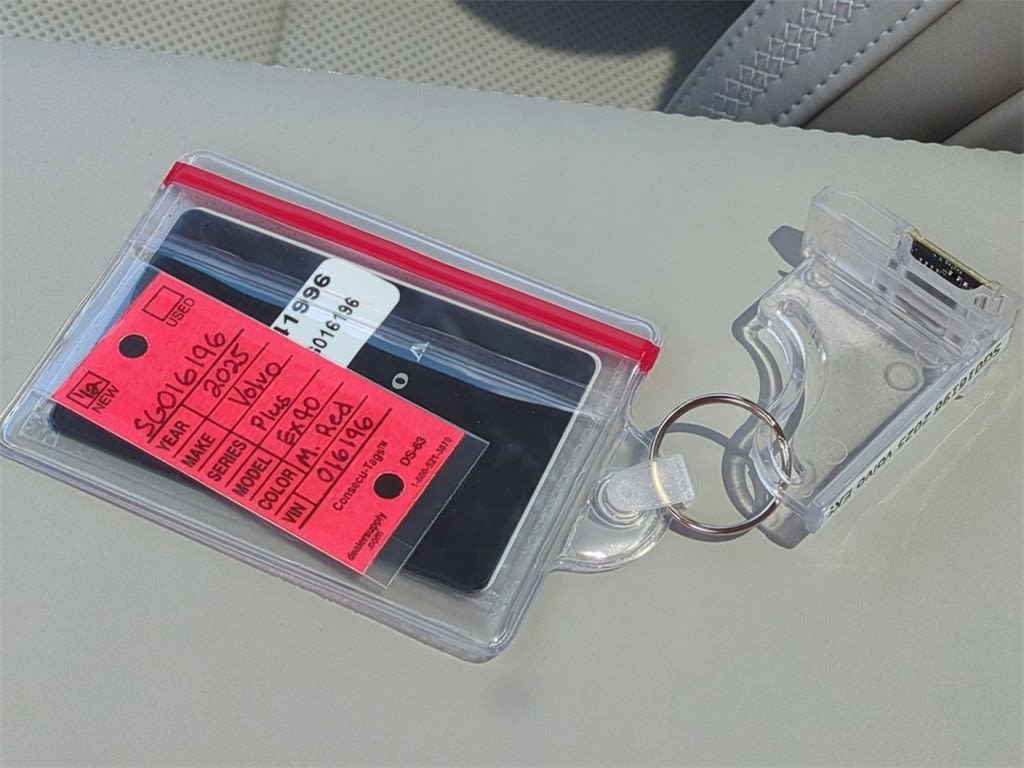 Thumbnail: 2025 Volvo EX90 - 16