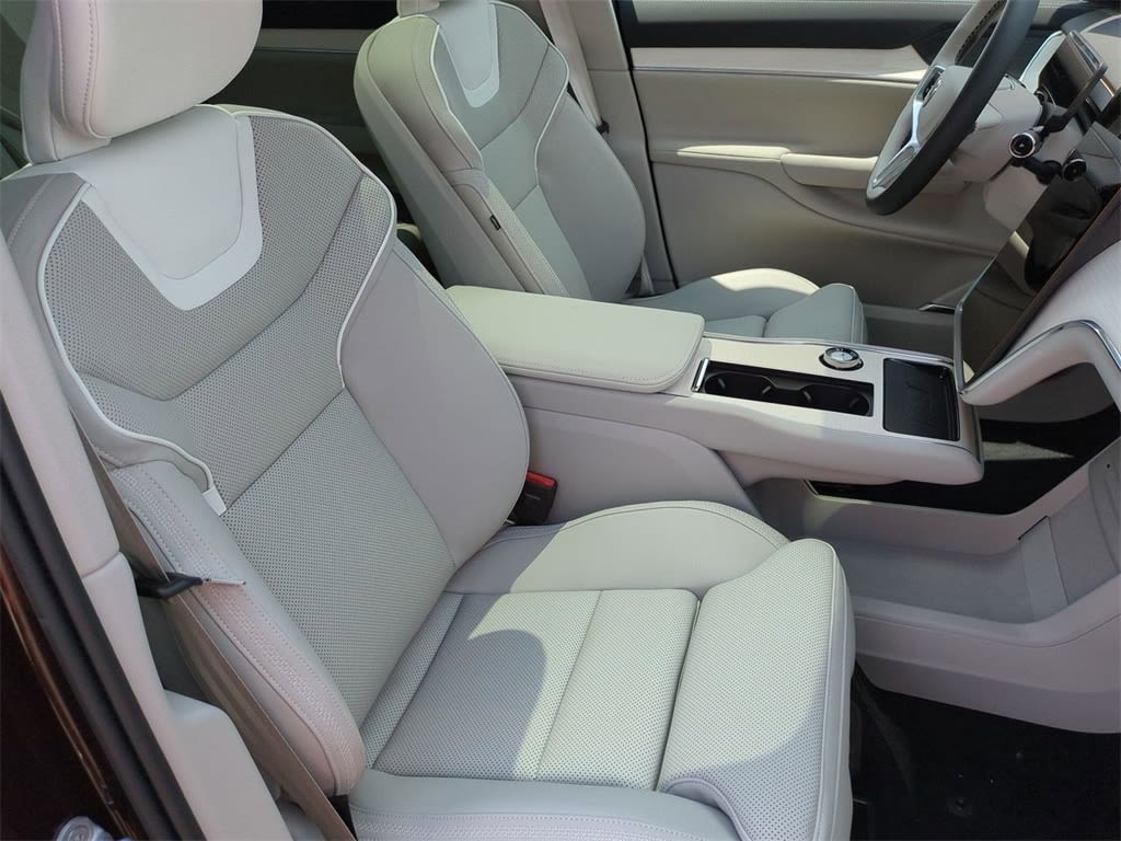 Thumbnail: 2025 Volvo EX90 - 28