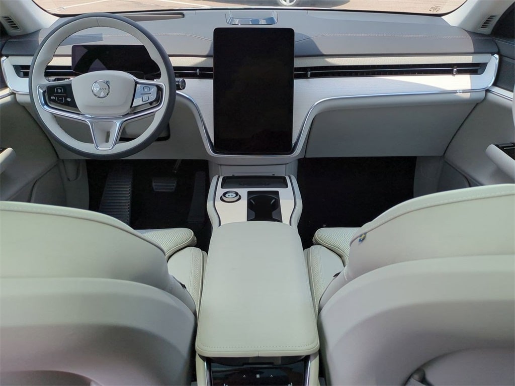 Thumbnail: 2025 Volvo EX90 - 8