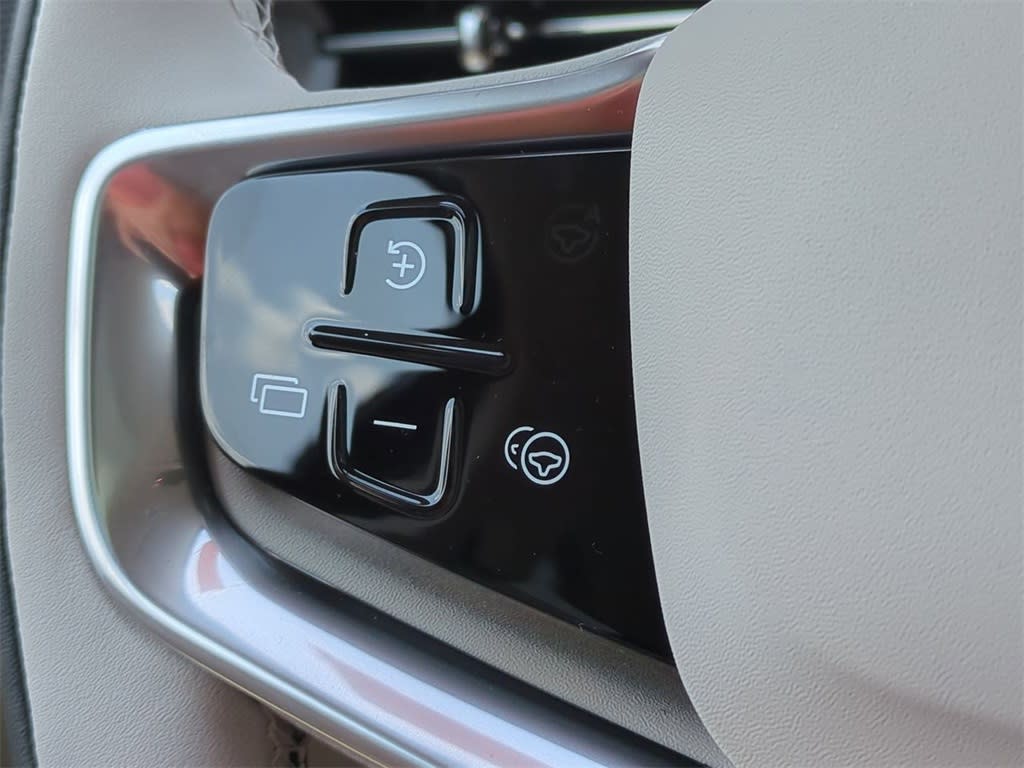 Thumbnail: 2025 Volvo EX90 - 29