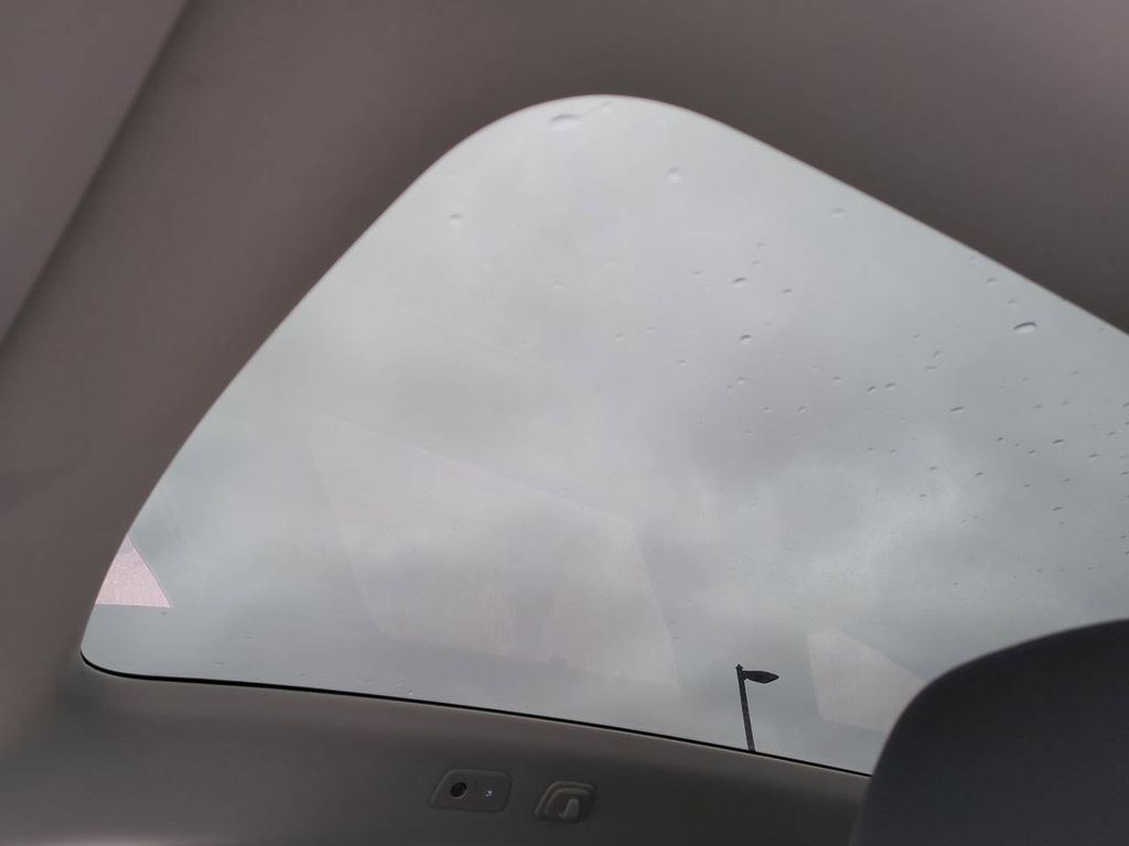 Thumbnail: 2025 Volvo EX90 - 26