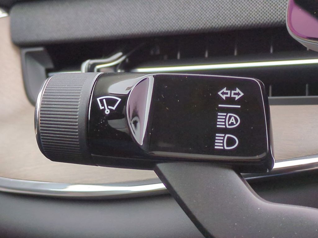 Thumbnail: 2025 Volvo EX90 - 32