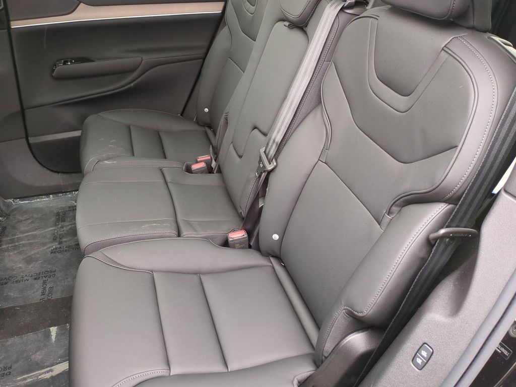 Thumbnail: 2025 Volvo EX90 - 12