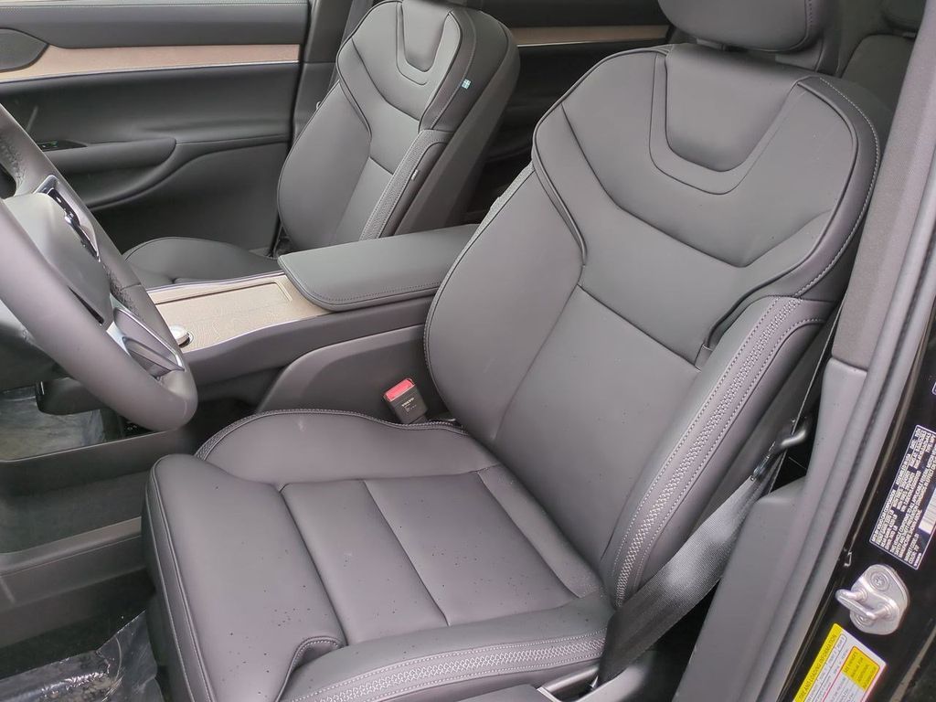 Thumbnail: 2025 Volvo EX90 - 10