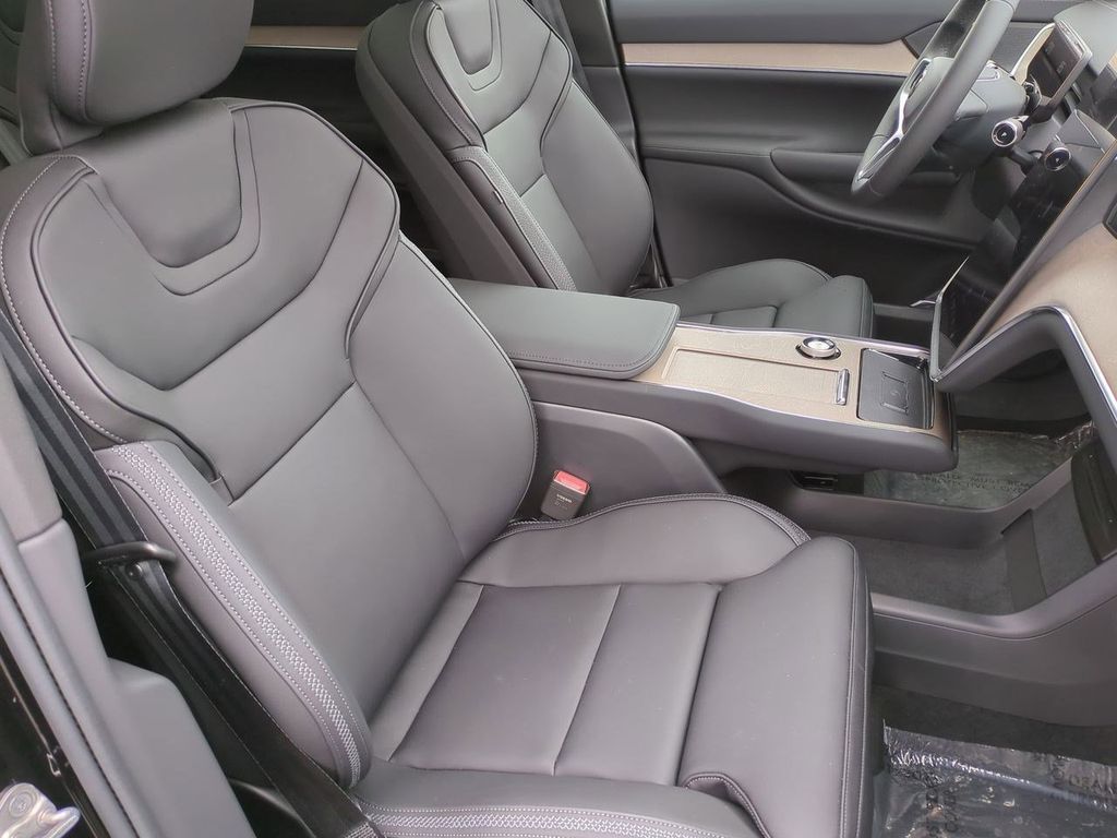 Thumbnail: 2025 Volvo EX90 - 29