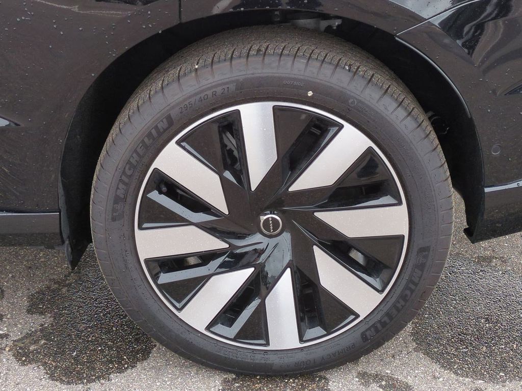 Thumbnail: 2025 Volvo EX90 - 8