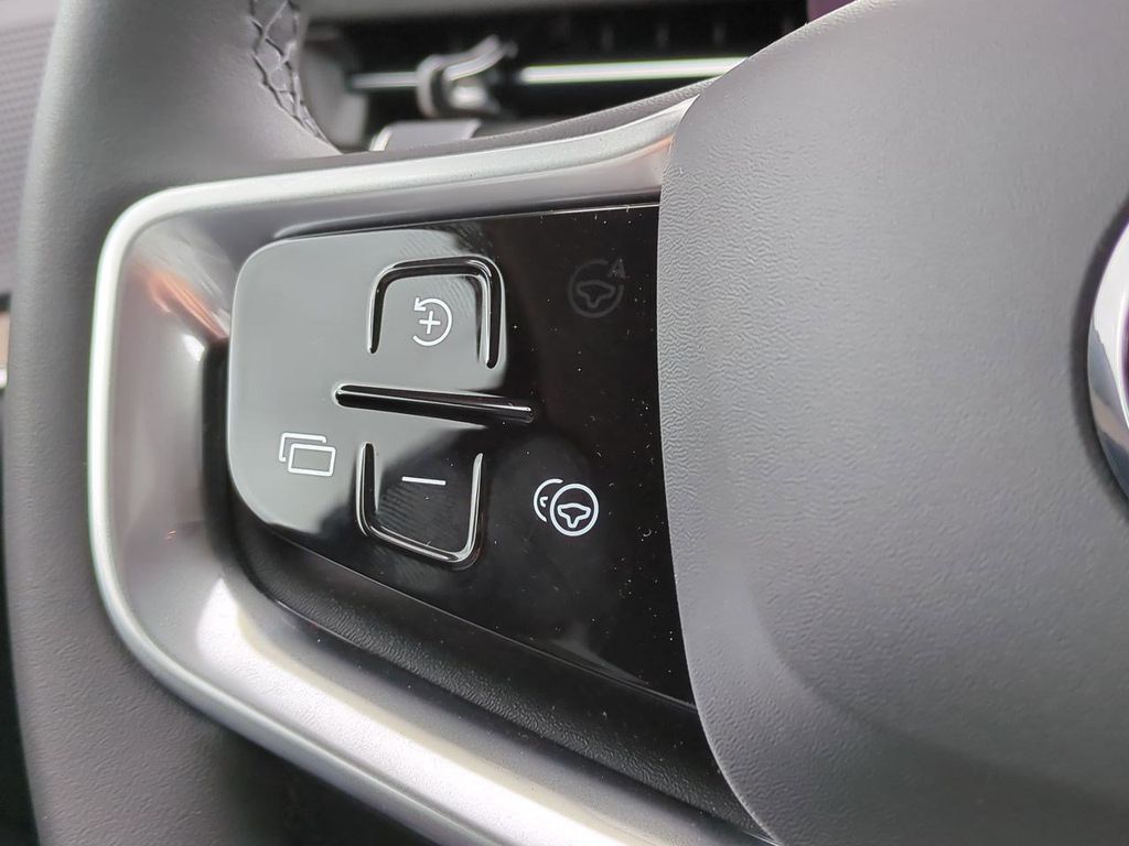 Thumbnail: 2025 Volvo EX90 - 30