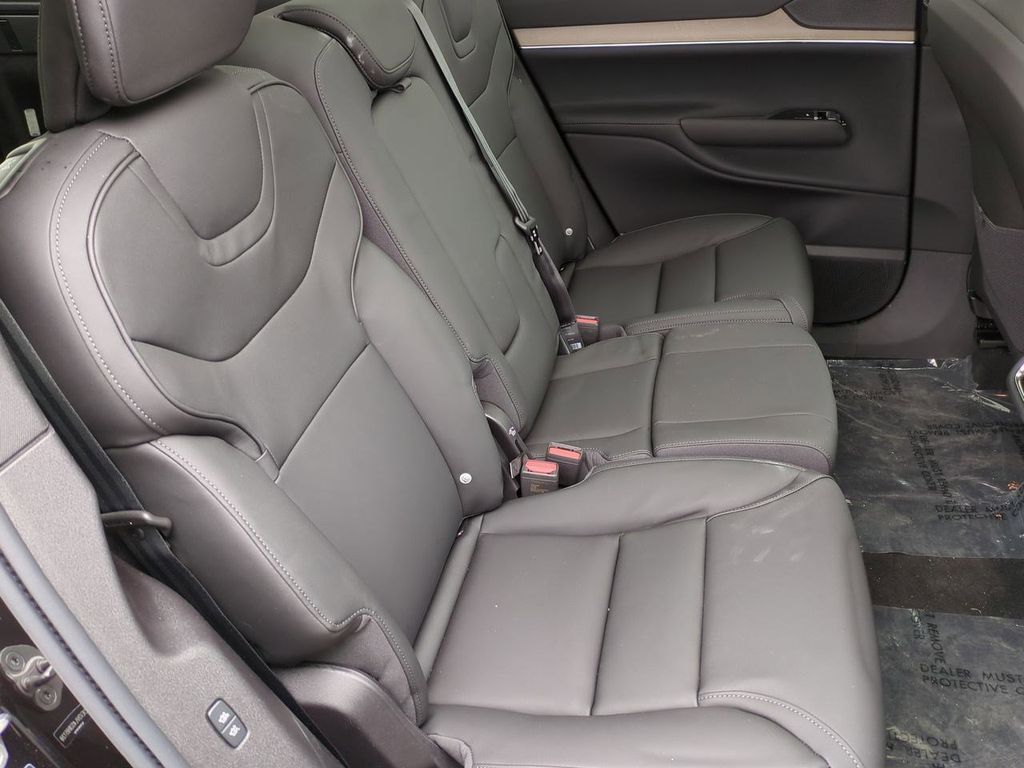 Thumbnail: 2025 Volvo EX90 - 27