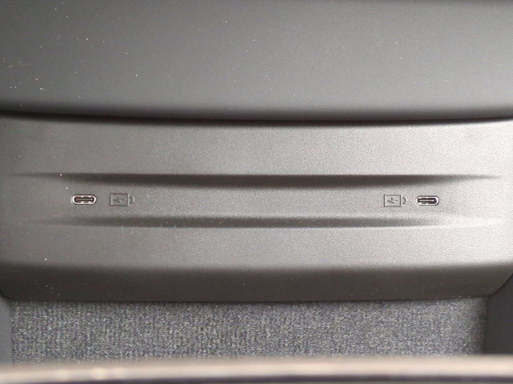 Thumbnail: 2025 Volvo EX90 - 36