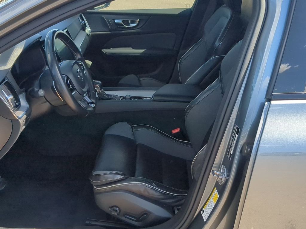 Thumbnail: 2019 Volvo S60 - 10
