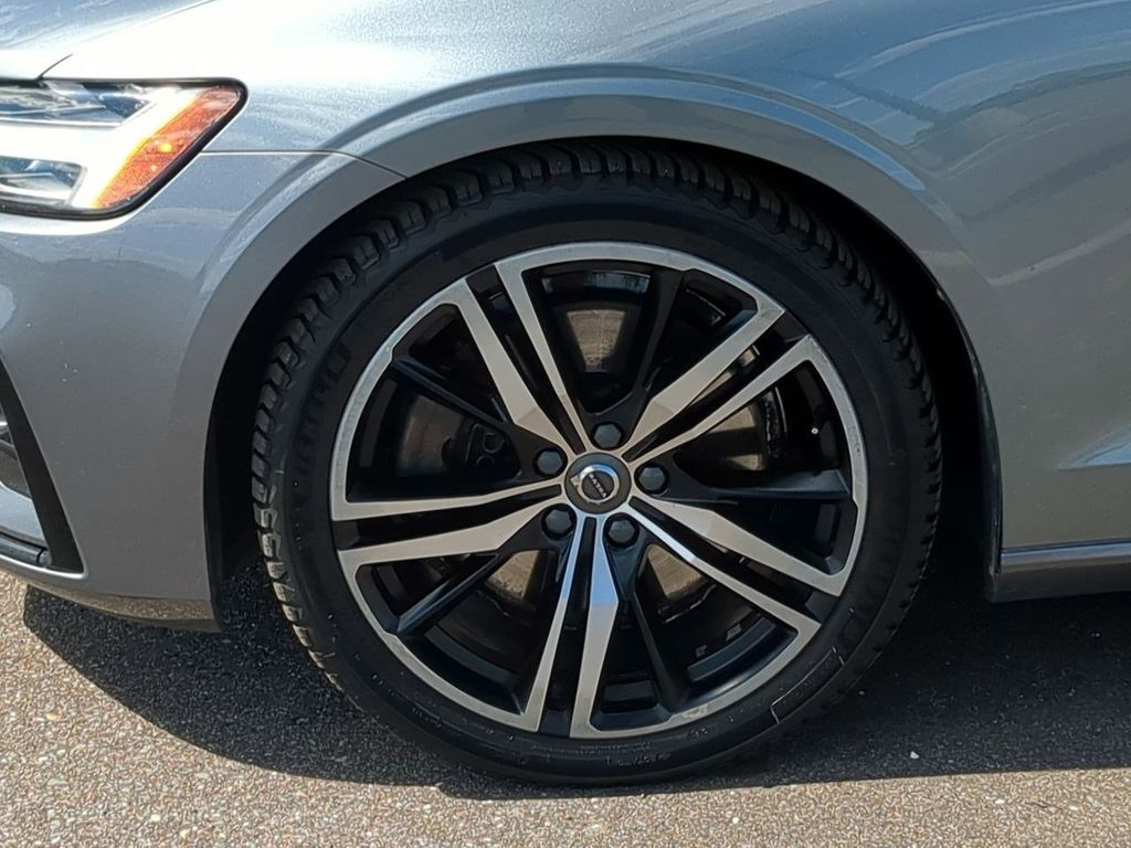 Thumbnail: 2019 Volvo S60 - 8