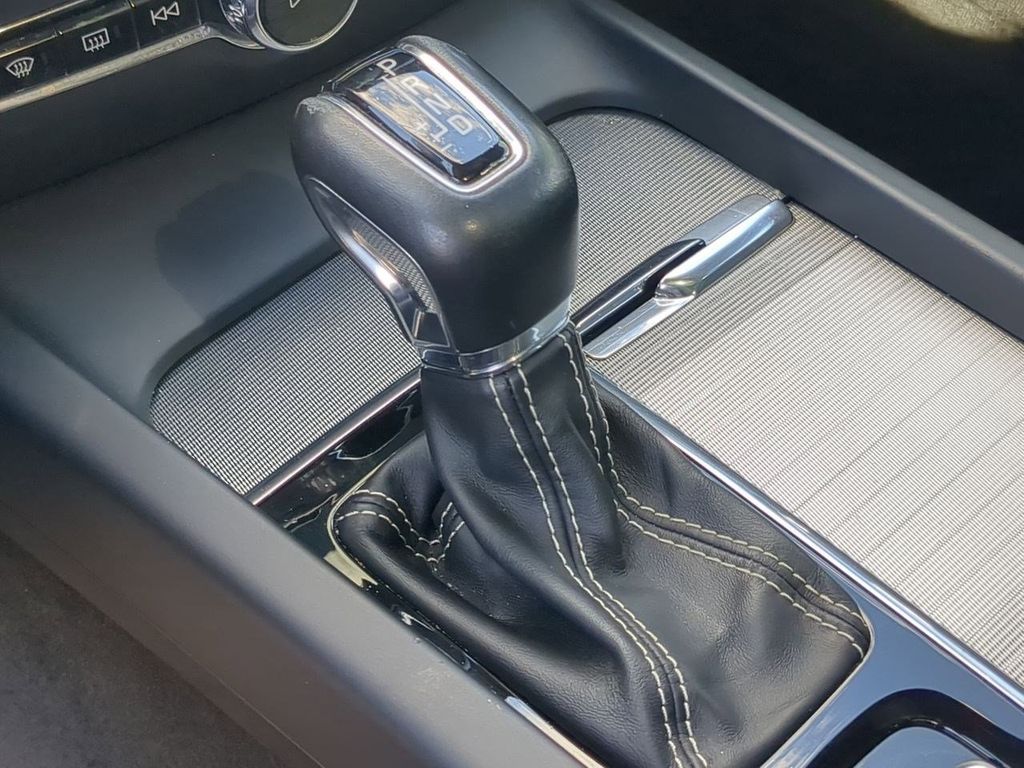 Thumbnail: 2019 Volvo S60 - 15