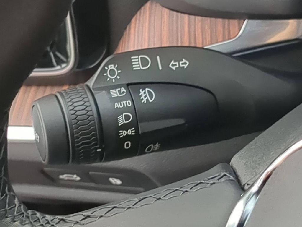Thumbnail: 2025 Volvo S60 - 29