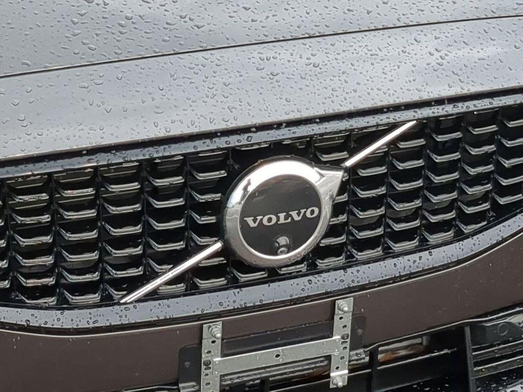 Thumbnail: 2025 Volvo S60 - 7