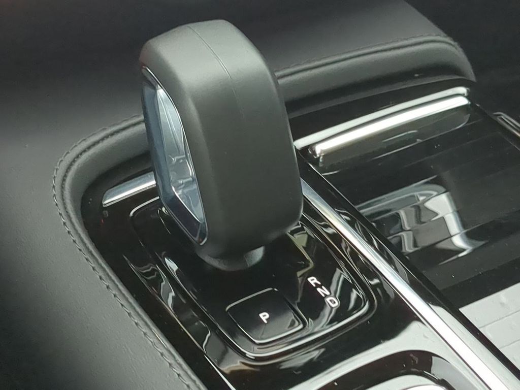 Thumbnail: 2025 Volvo S60 - 15