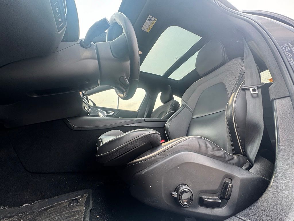 Thumbnail: 2024 Volvo S60 - 19