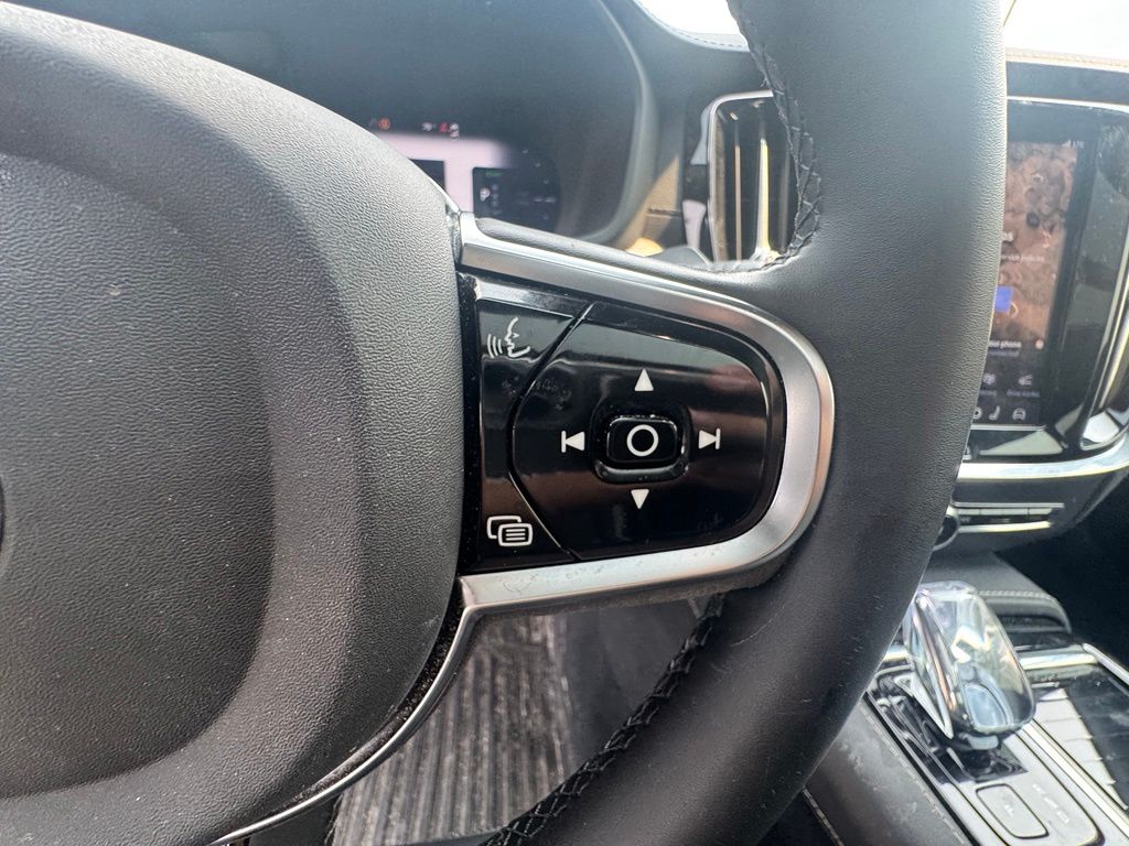 Thumbnail: 2024 Volvo S60 - 21