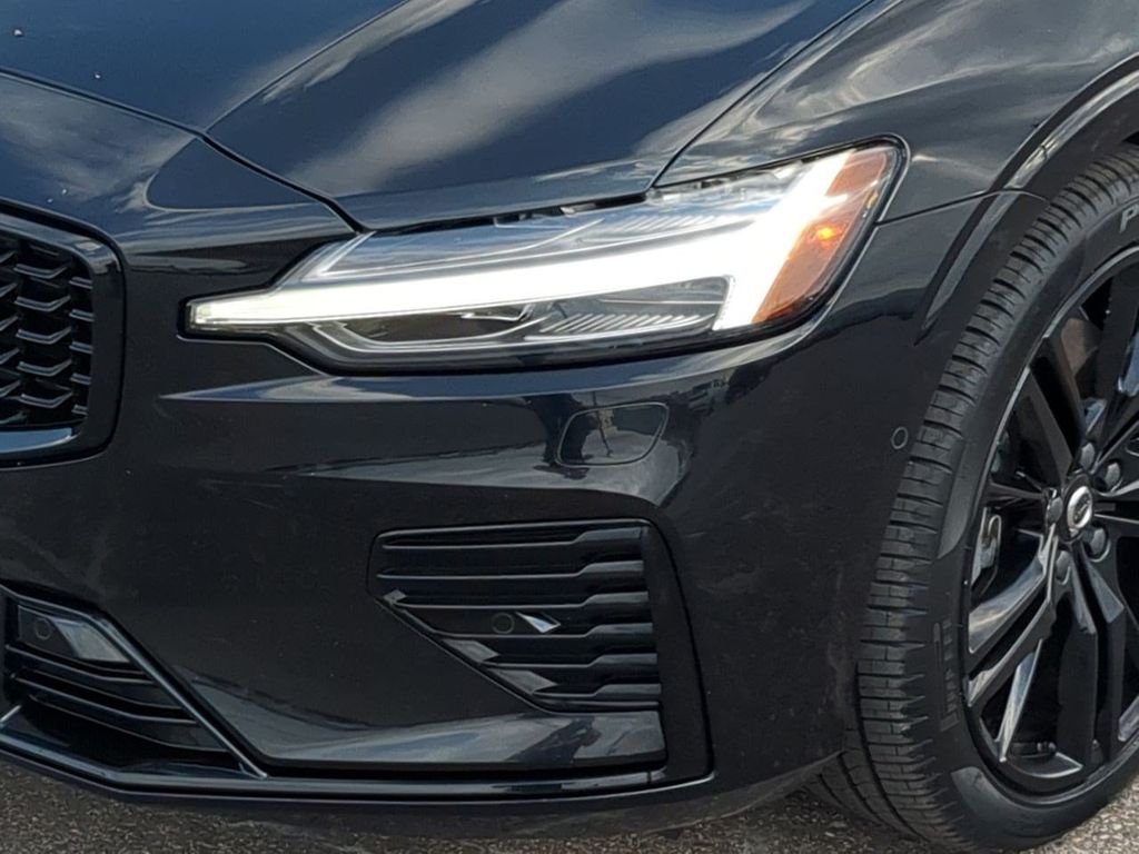 Thumbnail: 2024 Volvo S60 - 21