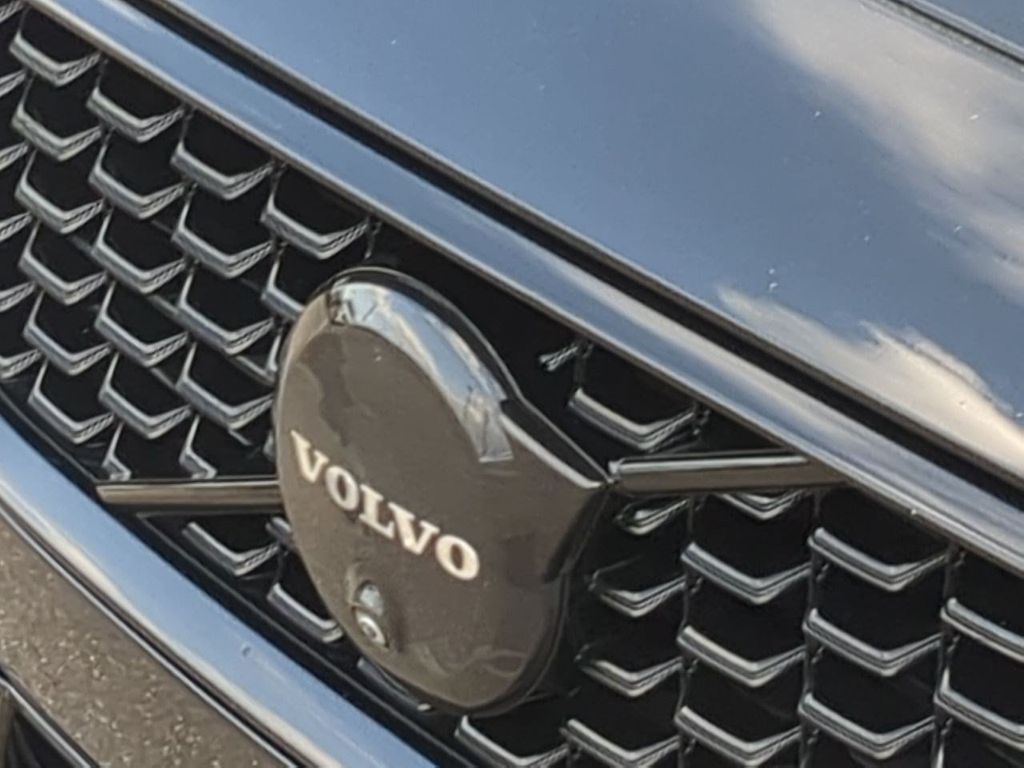Thumbnail: 2024 Volvo S60 - 7