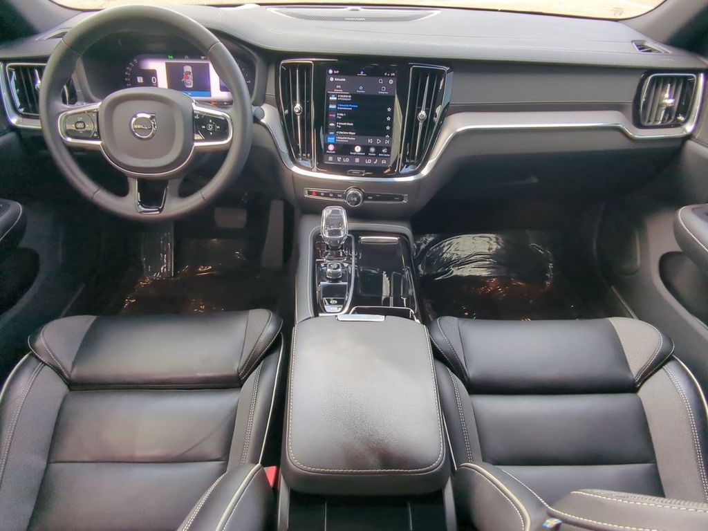 Thumbnail: 2024 Volvo S60 - 9