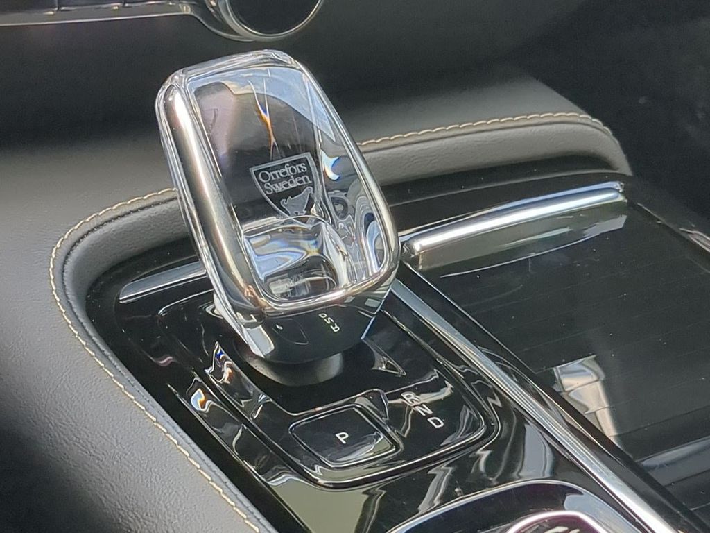 Thumbnail: 2024 Volvo S60 - 15