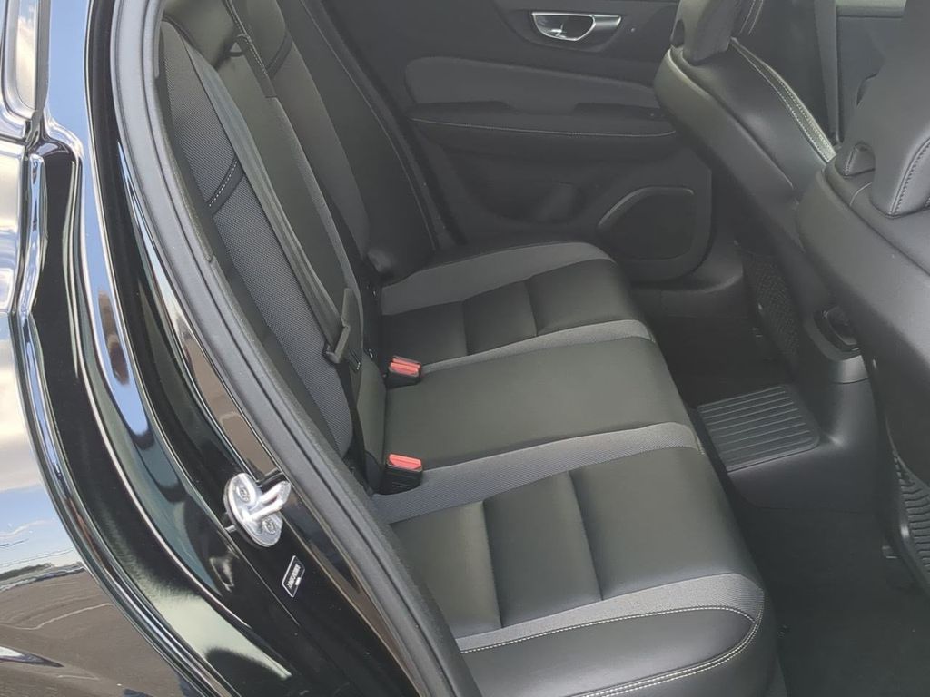 Thumbnail: 2024 Volvo S60 - 25