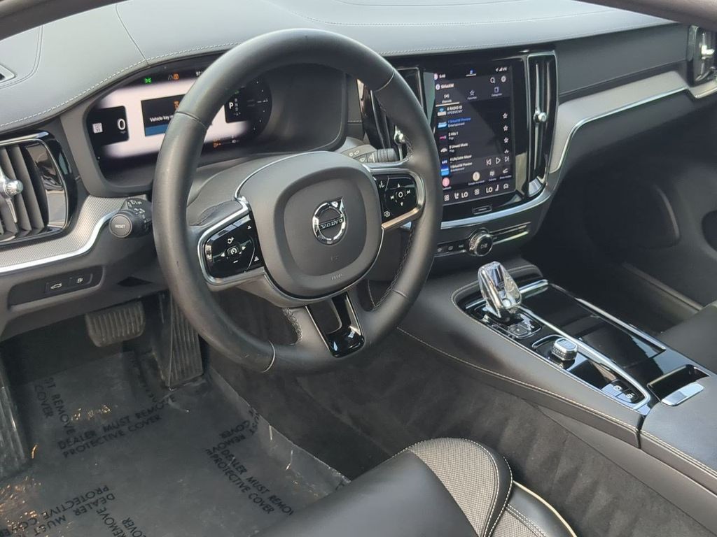 Thumbnail: 2024 Volvo S60 - 2