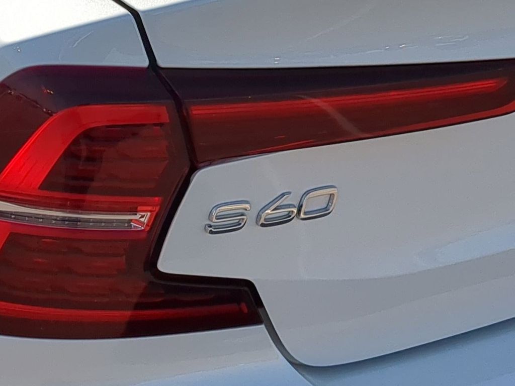 Thumbnail: 2024 Volvo S60 - 7