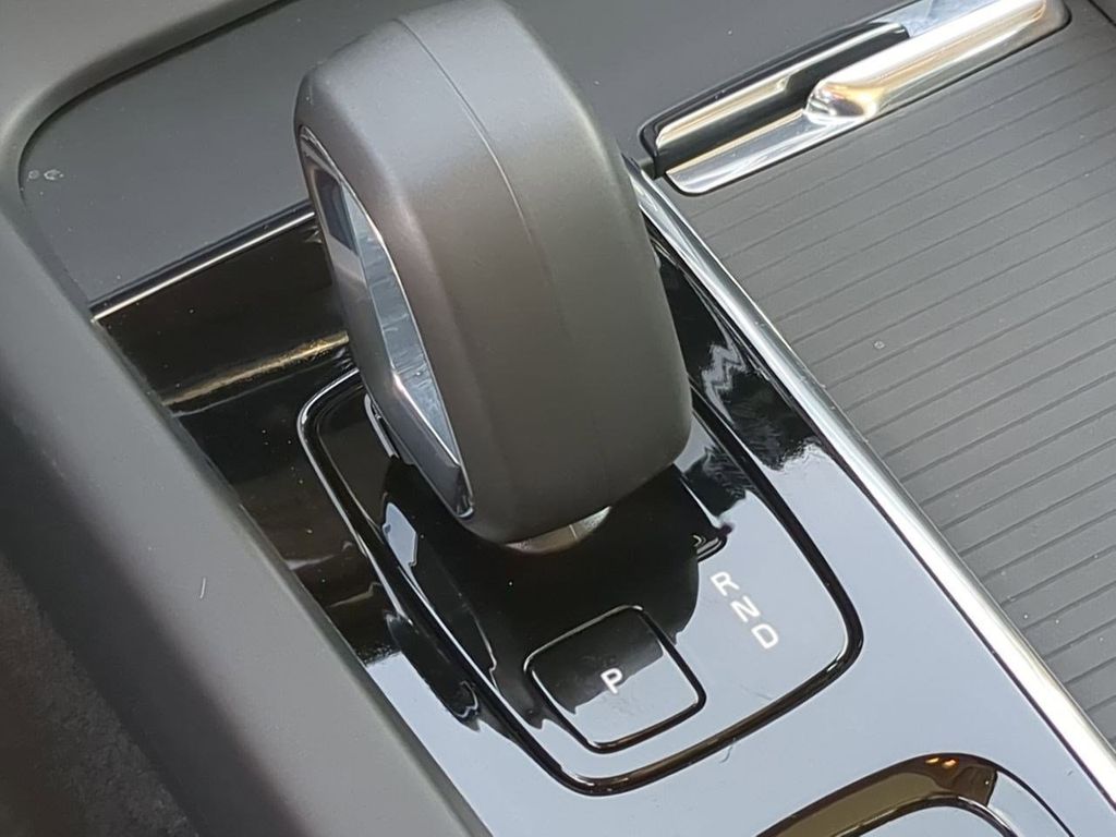 Thumbnail: 2024 Volvo S60 - 15