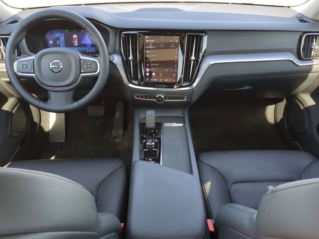 Thumbnail: 2024 Volvo S60 - 9