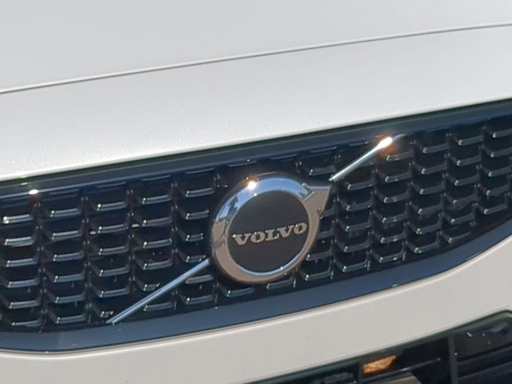 Thumbnail: 2024 Volvo S60 - 22