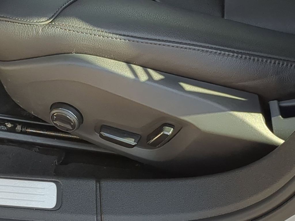 Thumbnail: 2024 Volvo S60 - 23