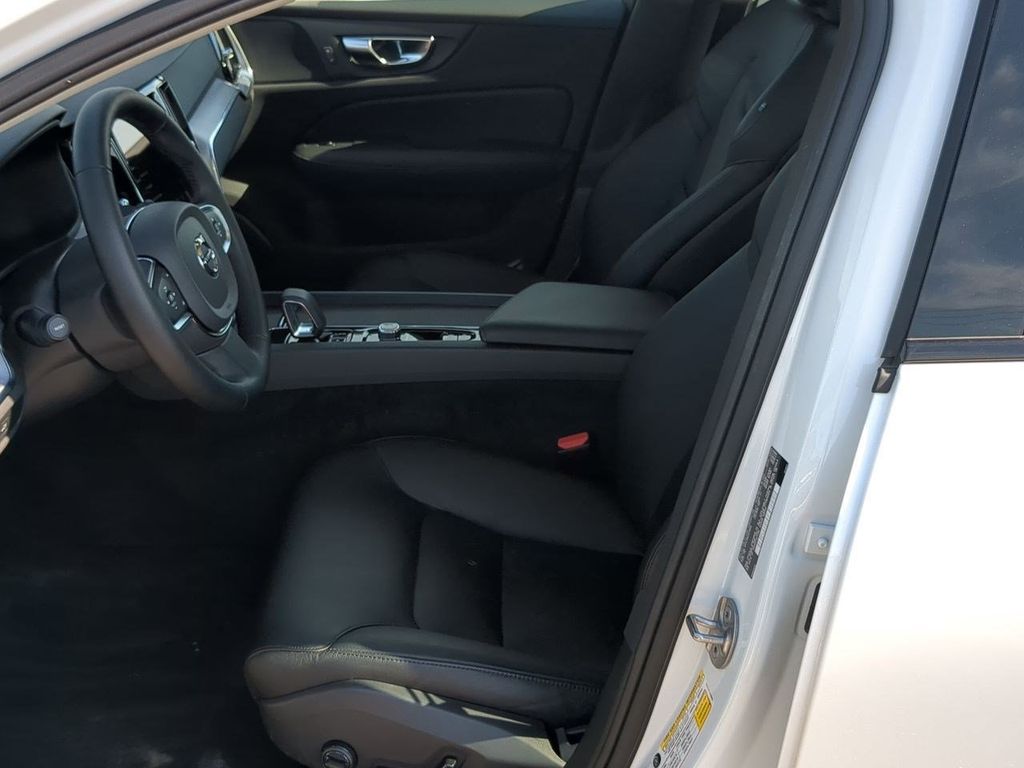 Thumbnail: 2024 Volvo S60 - 10