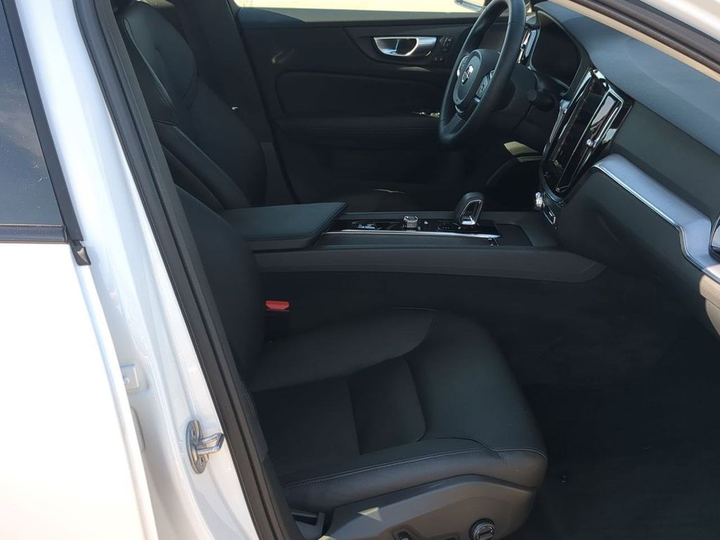 Thumbnail: 2024 Volvo S60 - 11