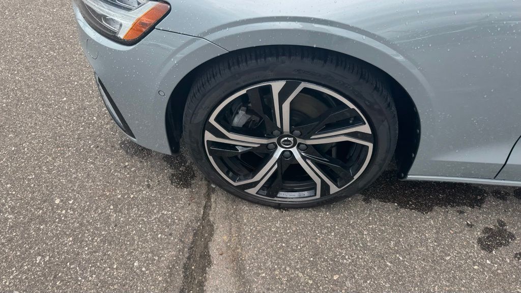 Thumbnail: 2024 Volvo S60 - 16