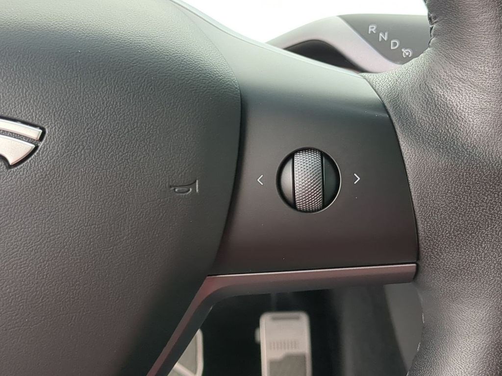 Thumbnail: 2023 Tesla Model Y - 24