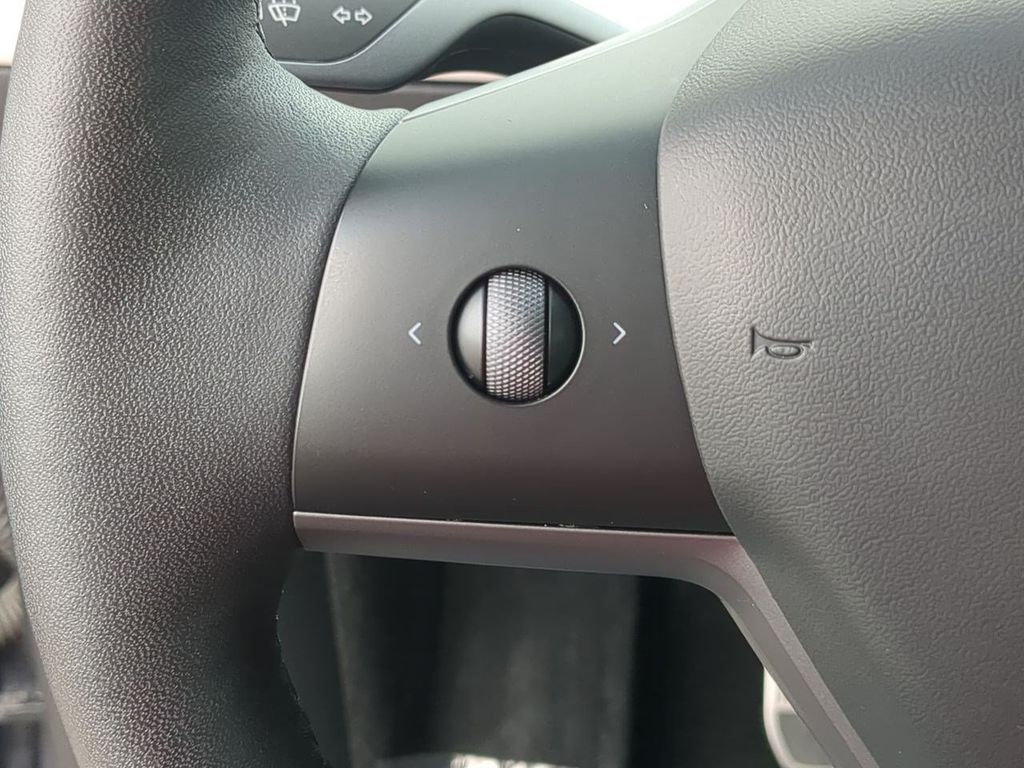 Thumbnail: 2023 Tesla Model Y - 23