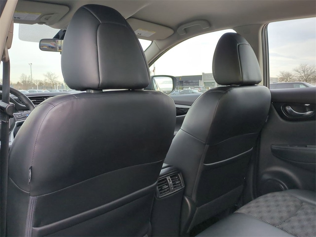 Thumbnail: 2022 Nissan Rogue Sport - 13