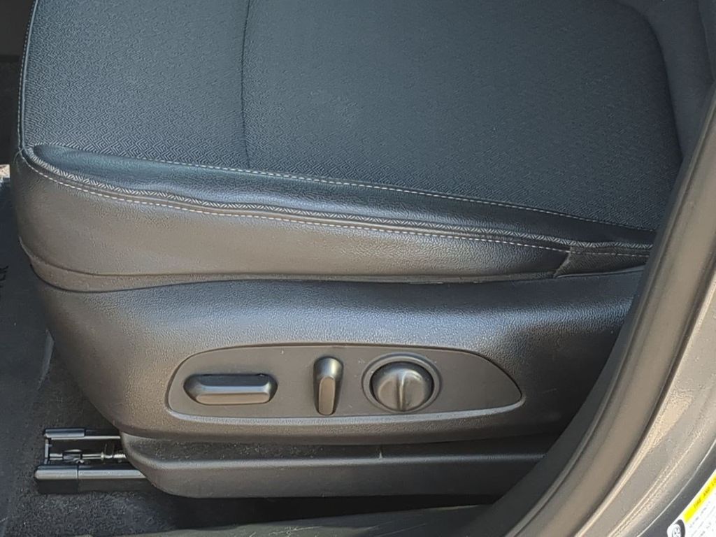 Thumbnail: 2021 Buick Encore GX - 24