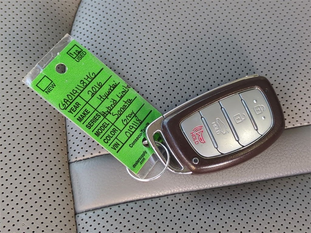 Thumbnail: 2016 Hyundai Sonata - 18