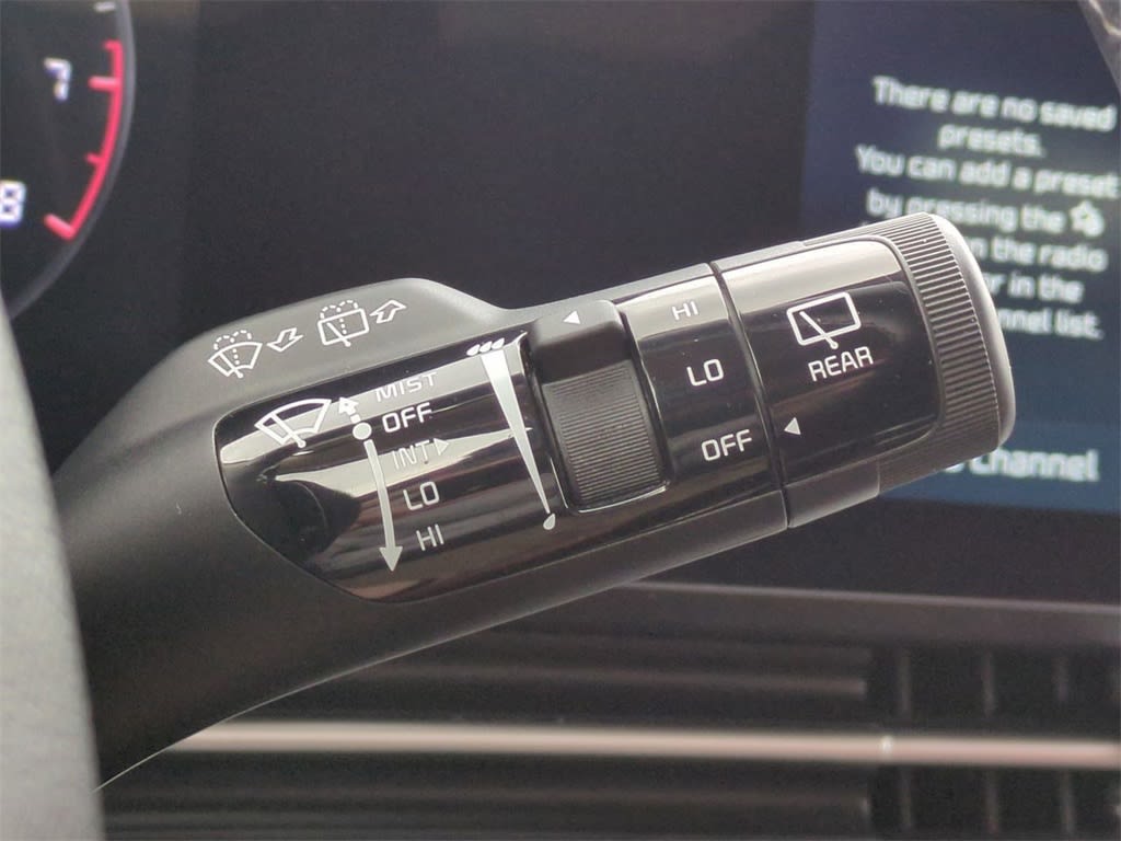 Thumbnail: 2024 Kia Carnival - 32