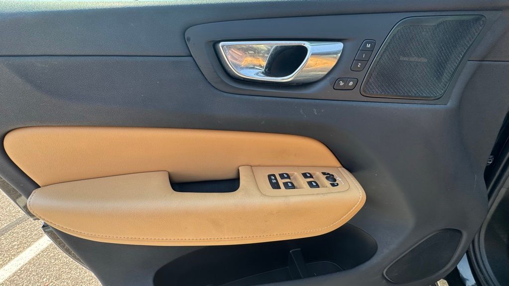 Thumbnail: 2019 Volvo XC60 - 22