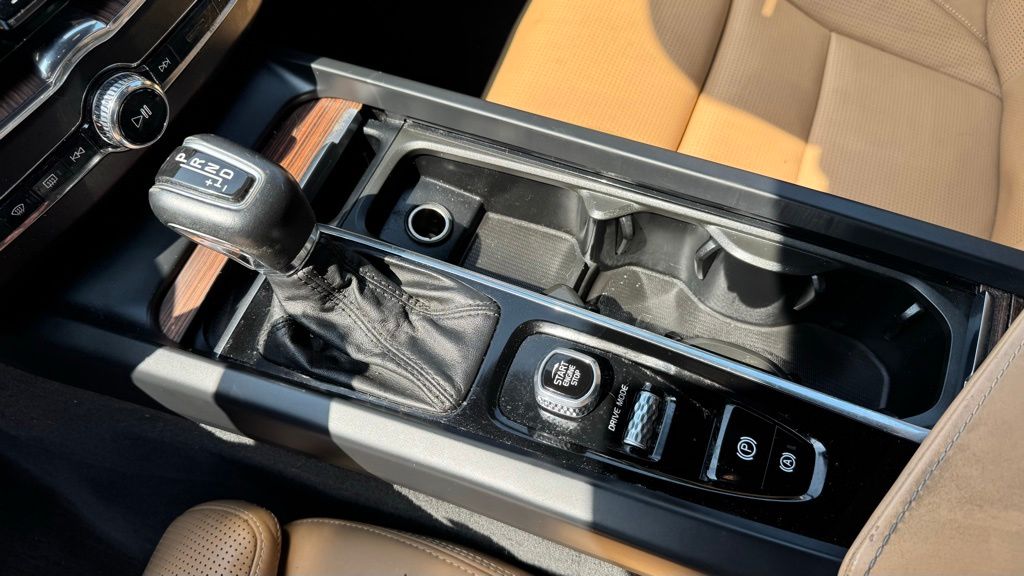 Thumbnail: 2019 Volvo XC60 - 12