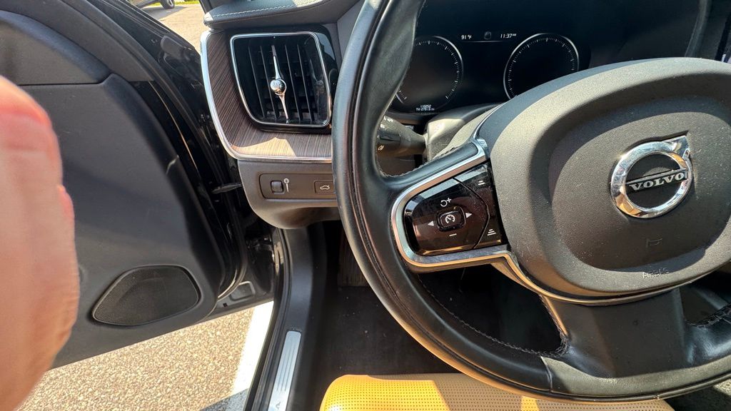 Thumbnail: 2019 Volvo XC60 - 24