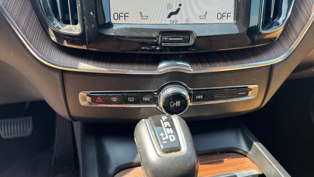 Thumbnail: 2019 Volvo XC60 - 25