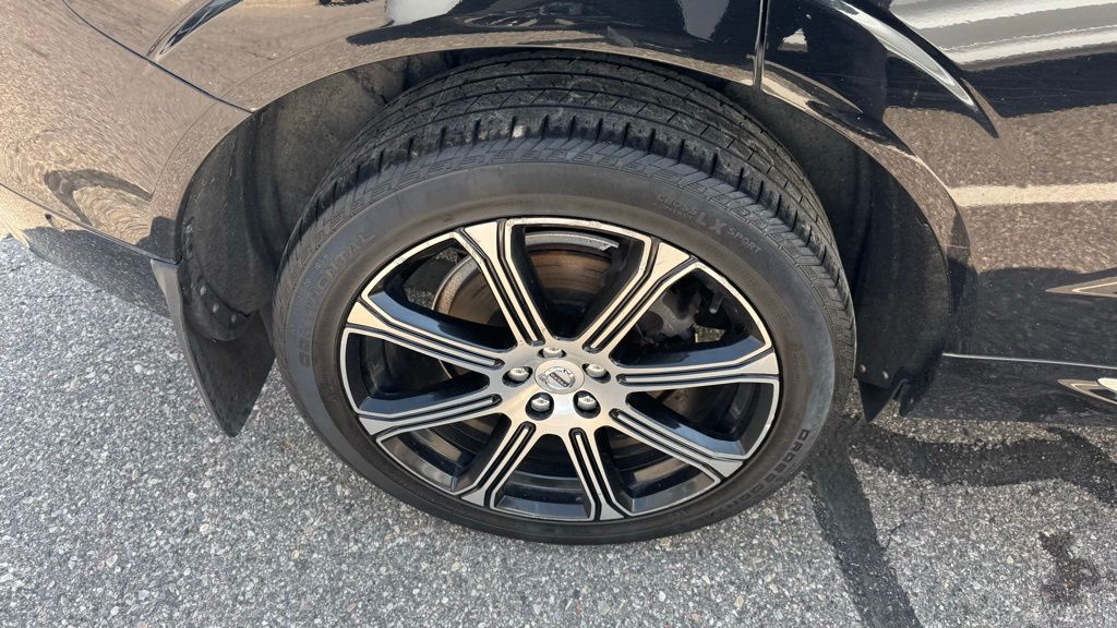 Thumbnail: 2019 Volvo XC60 - 18